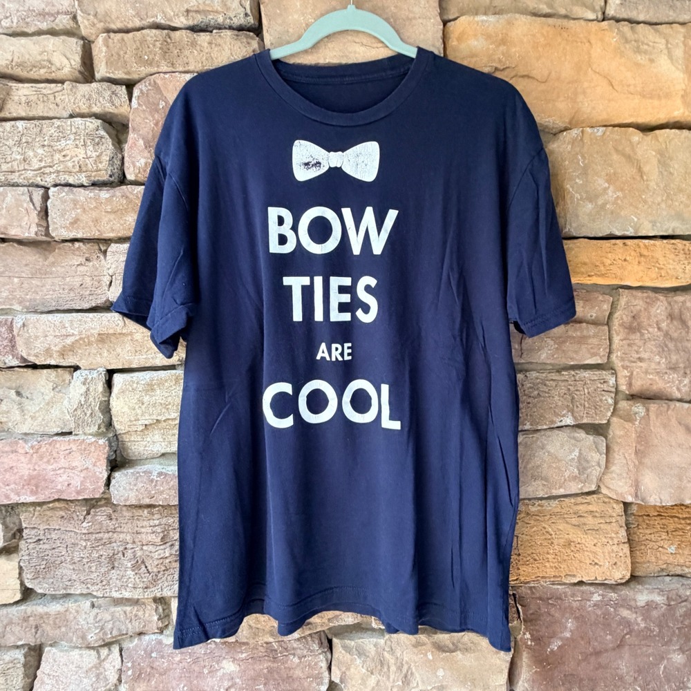Doctor Who Unisex Medium T-Shirt Bow Ties Are Cool Graphic Casual Novelty Funny
